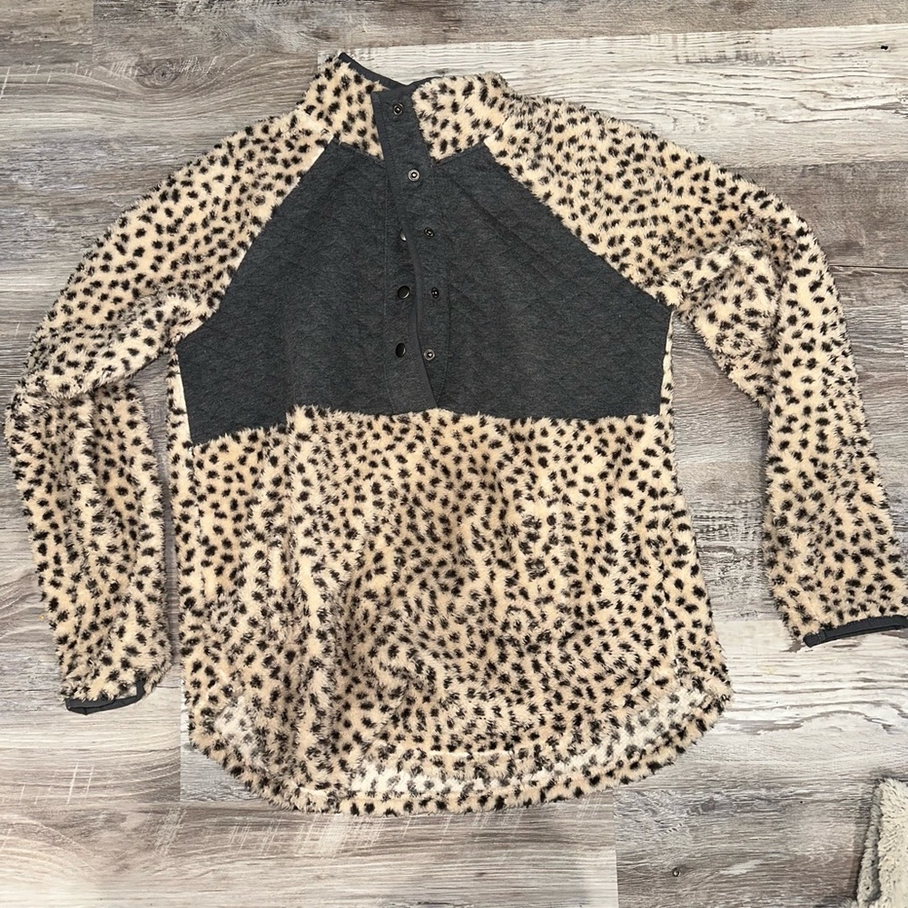 Cheetah pullover